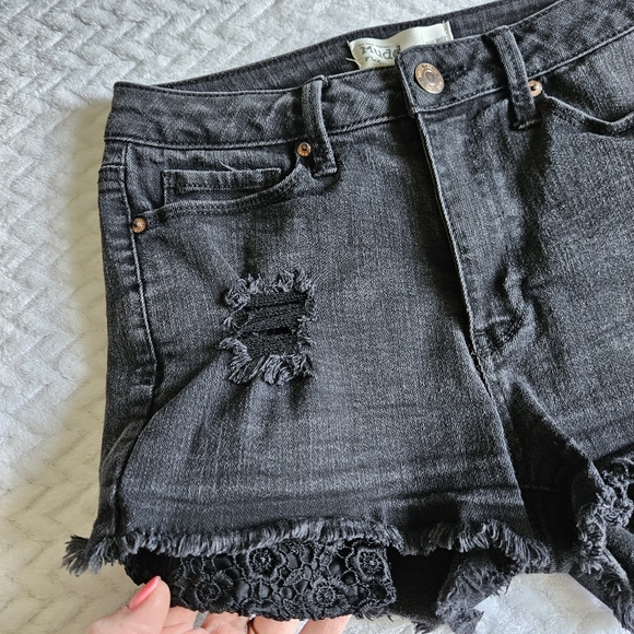 Mudd FLX Stretch High-Rise Shortie Black Denim Shorts Size 5 - Picture 3 of 11